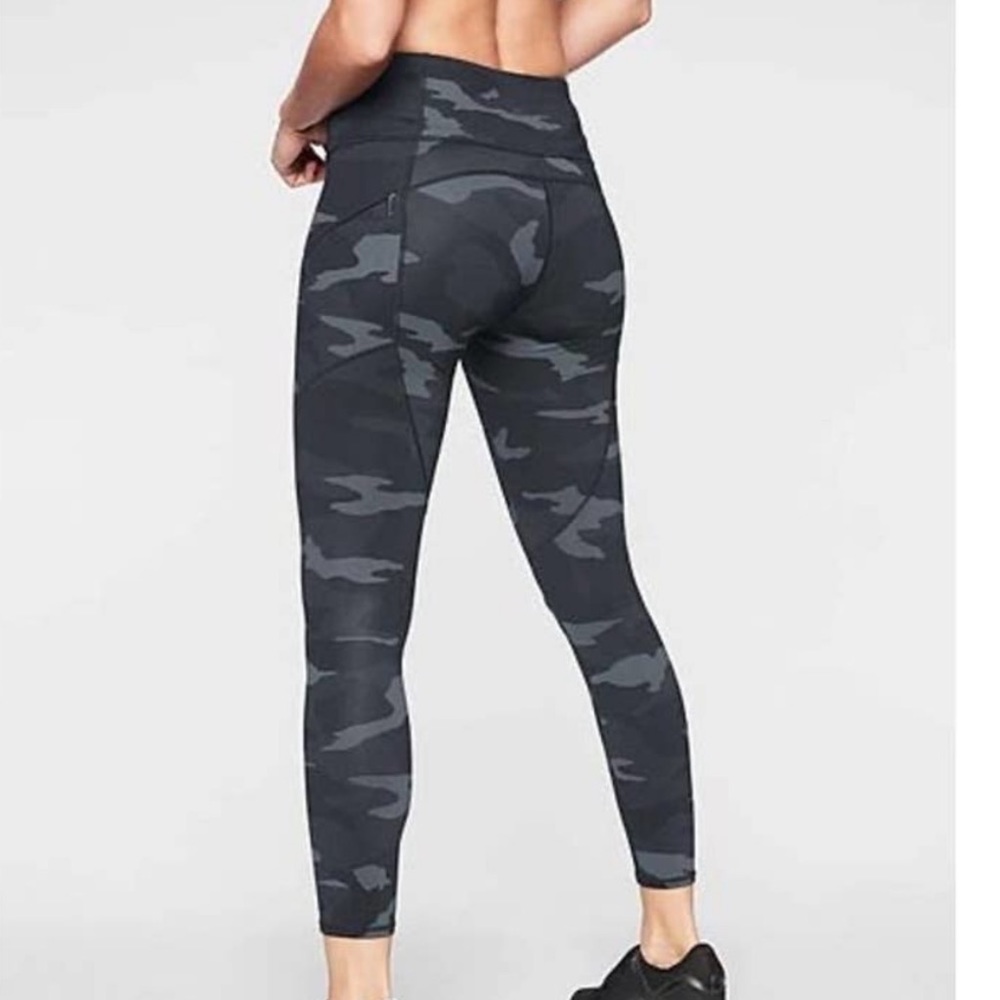 Athleta 7/8 camo contender leggings
